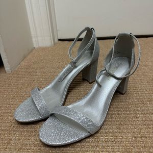 silver dream paris heels NWOT size 11